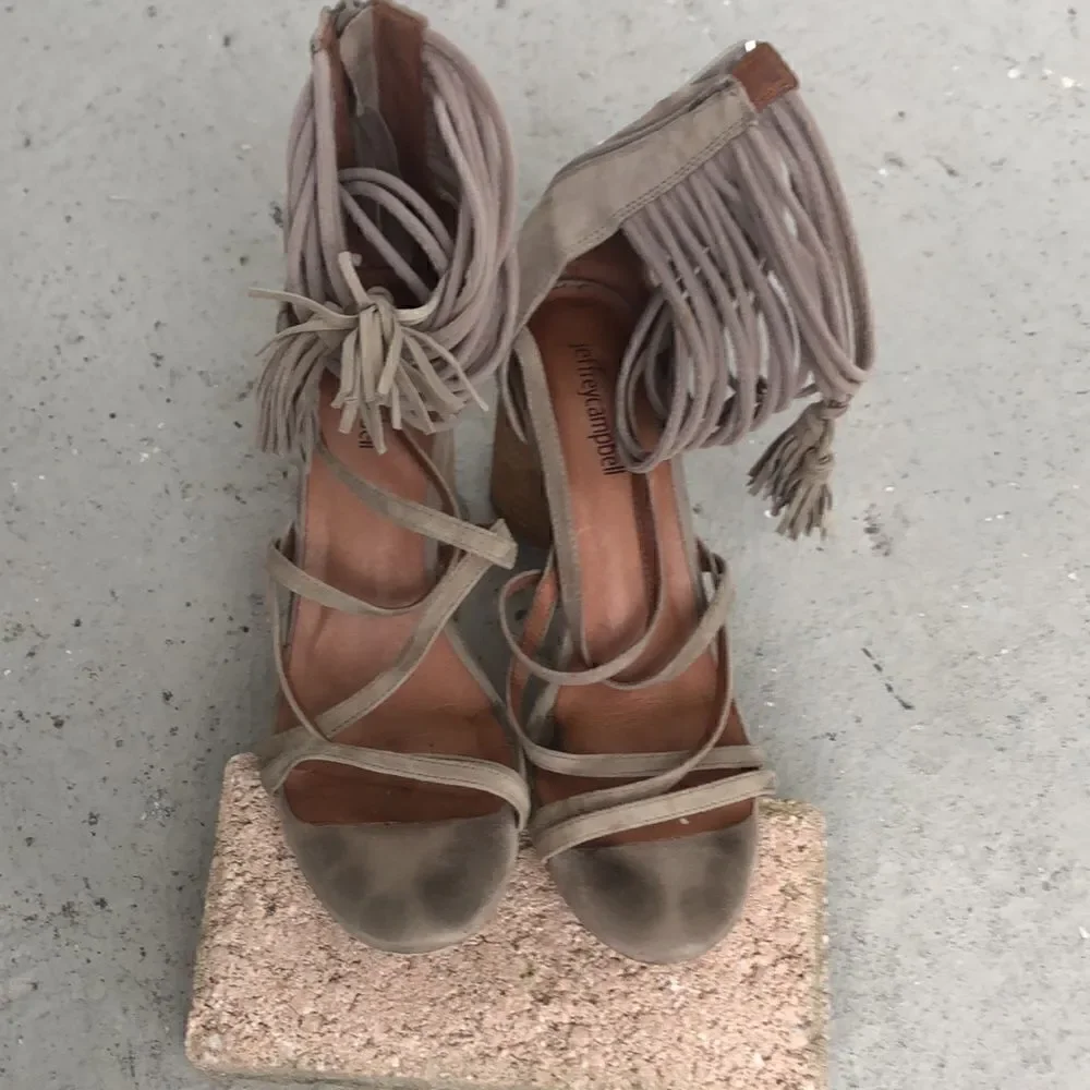 Jeffrey Campbell please look