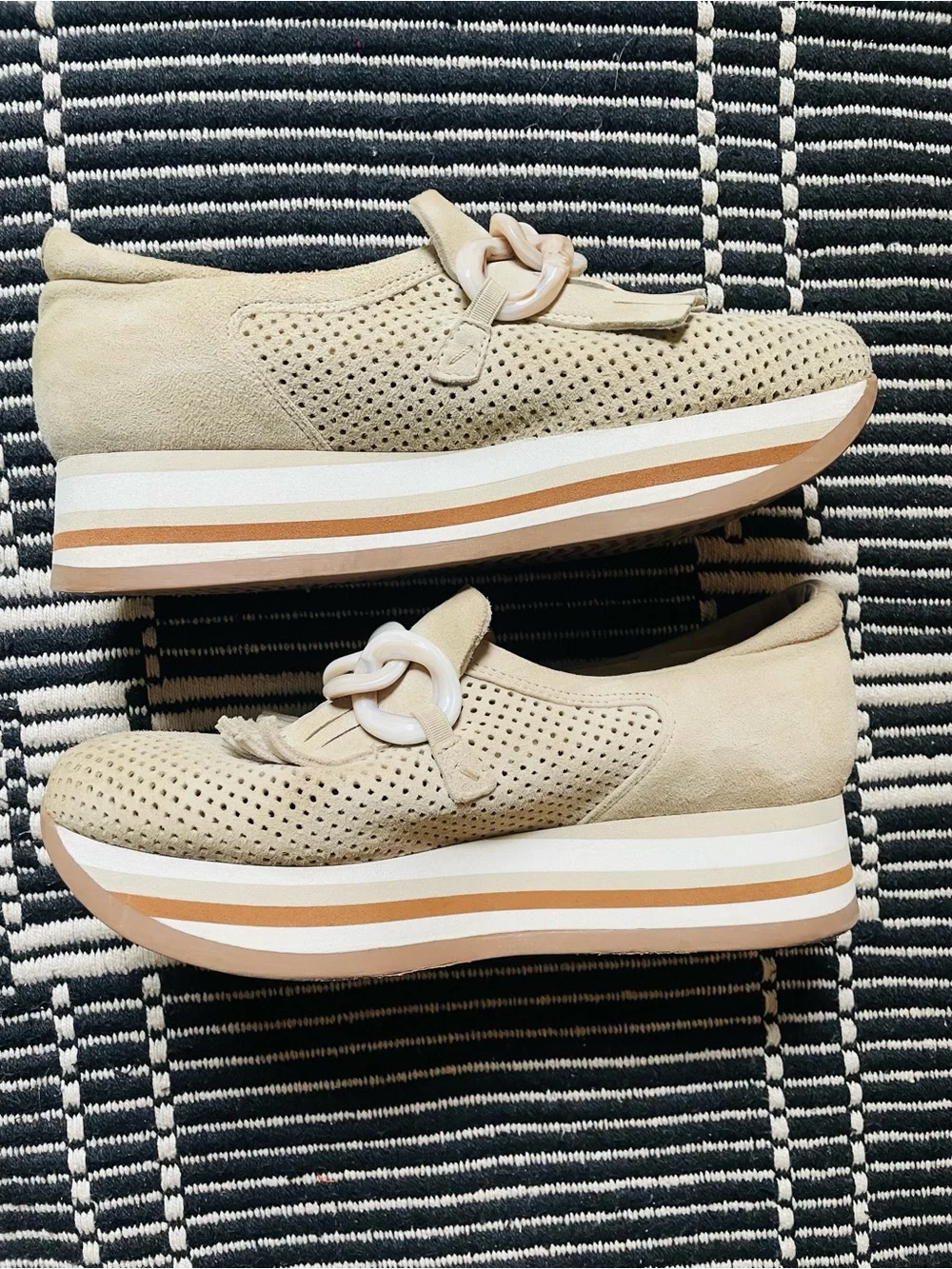 Softwaves beige perforated