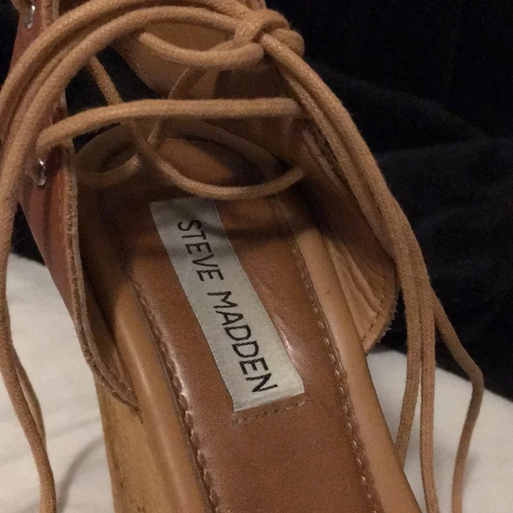 Steve Madden Bikini style woman’s cork look leather wedge lace up sandal size 9