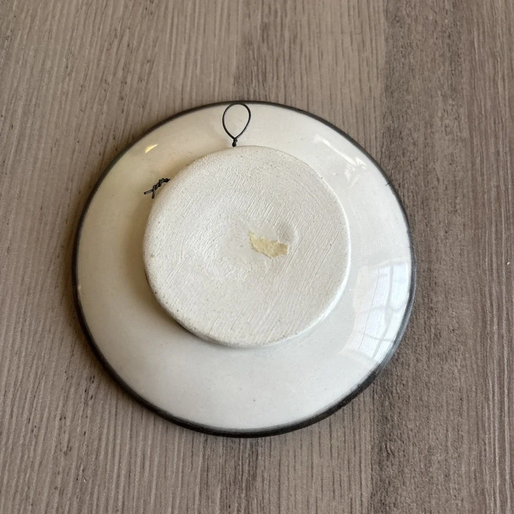 Unmarked its decor using