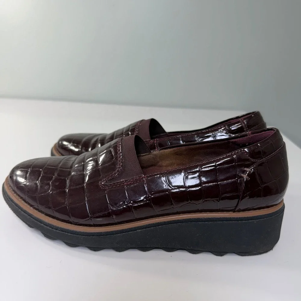 Clarks Collection Sharon Dolly Burgundy Croc Patent Leather Platform Loafers 7.5