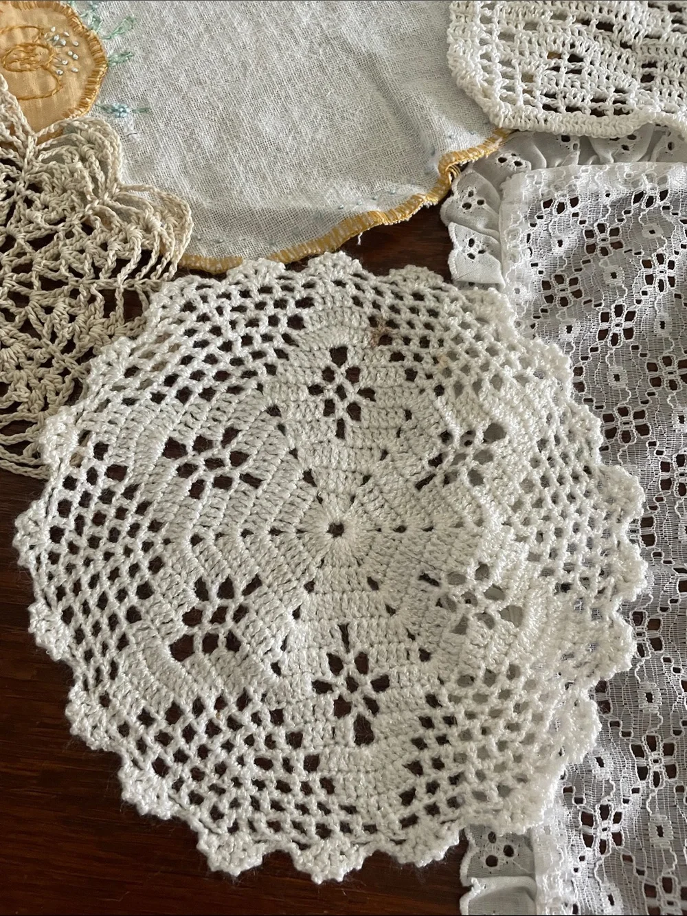 Vintage lot of doiles