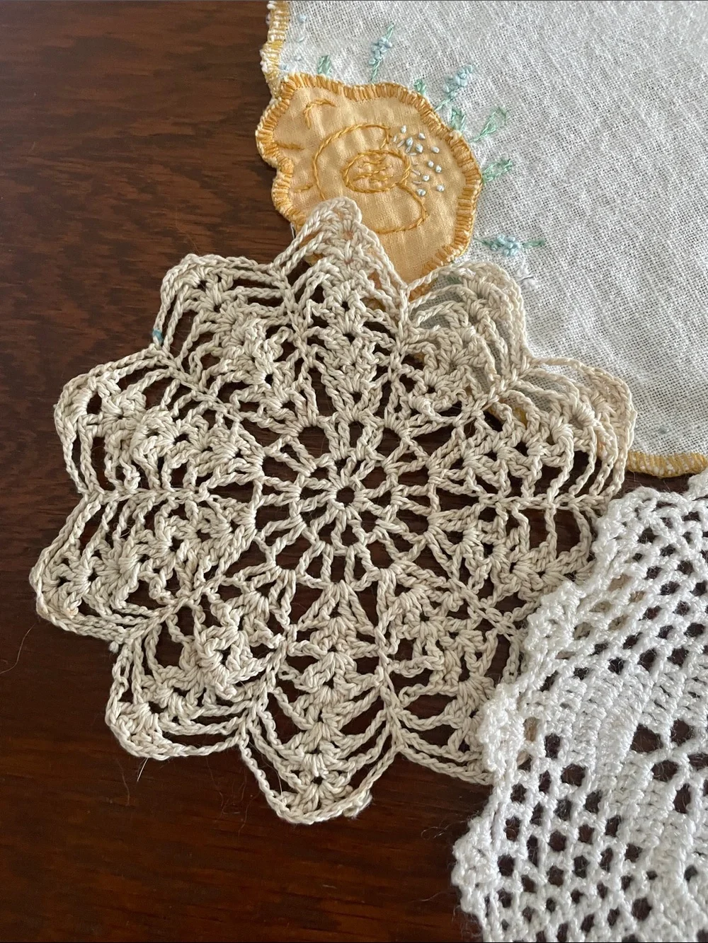 Vintage lot of doiles