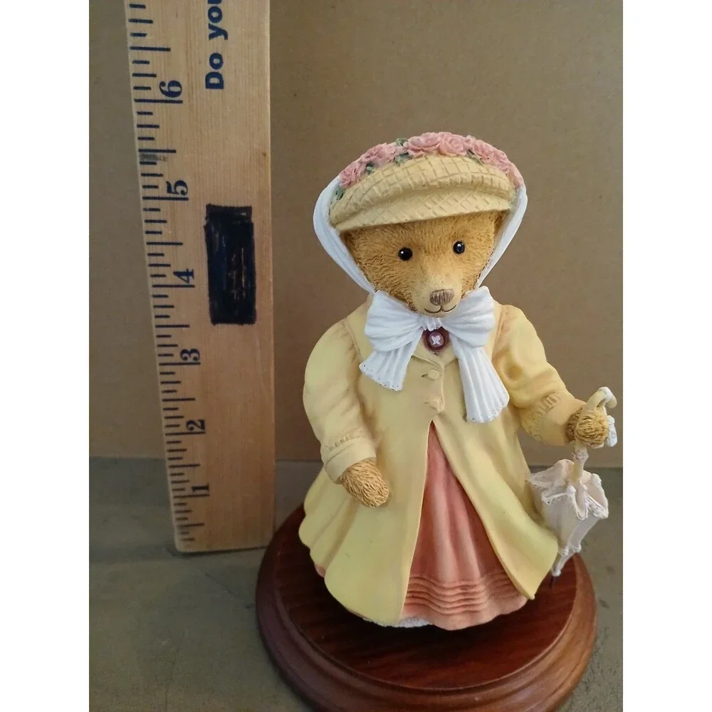 Upstairs Downstairs Bears Female Holding Umbrella Figurine Shelf Decoration