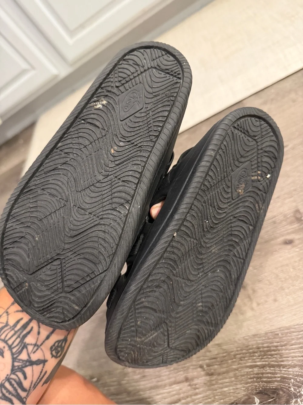 EUC Chaco Black Strappy Slide Sandals