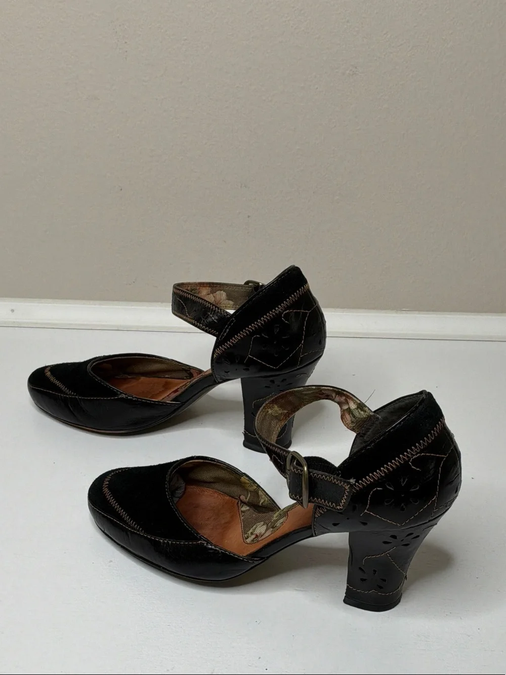 Kenzie Kayna Black Suede/Leather Ankle-Strap Heels Floral Cut Out In Leather Sz8