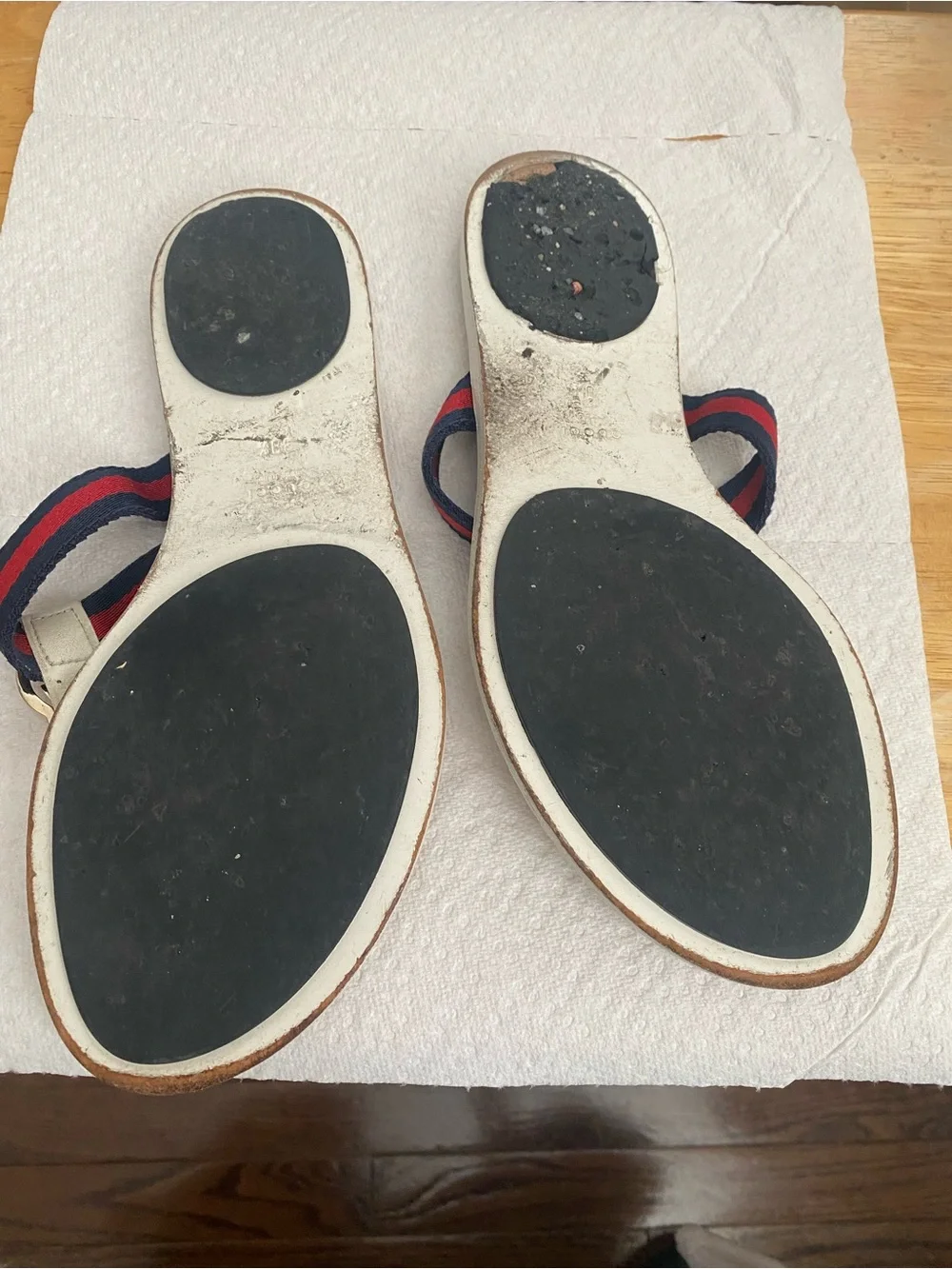 Gucci hardware elegant logo