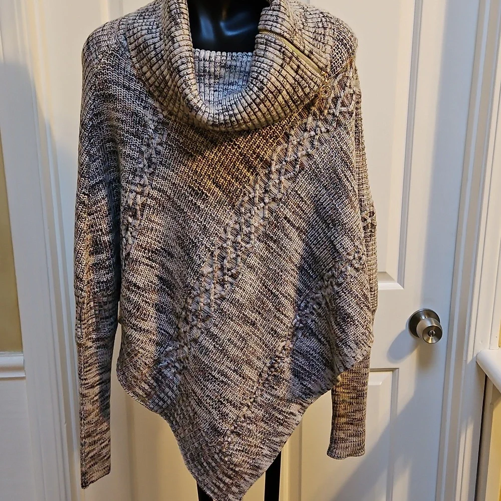WHITE HOUSE BLACK MARKET Gray Cable Knit Poncho Style Women's Sweater - XL