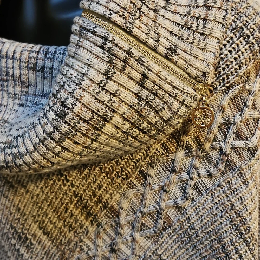 WHITE HOUSE BLACK MARKET Gray Cable Knit Poncho Style Women's Sweater - XL