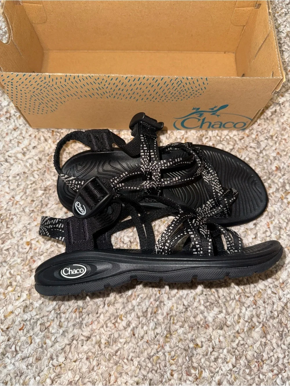 NWT Chacos Womens Size 6 Chacos