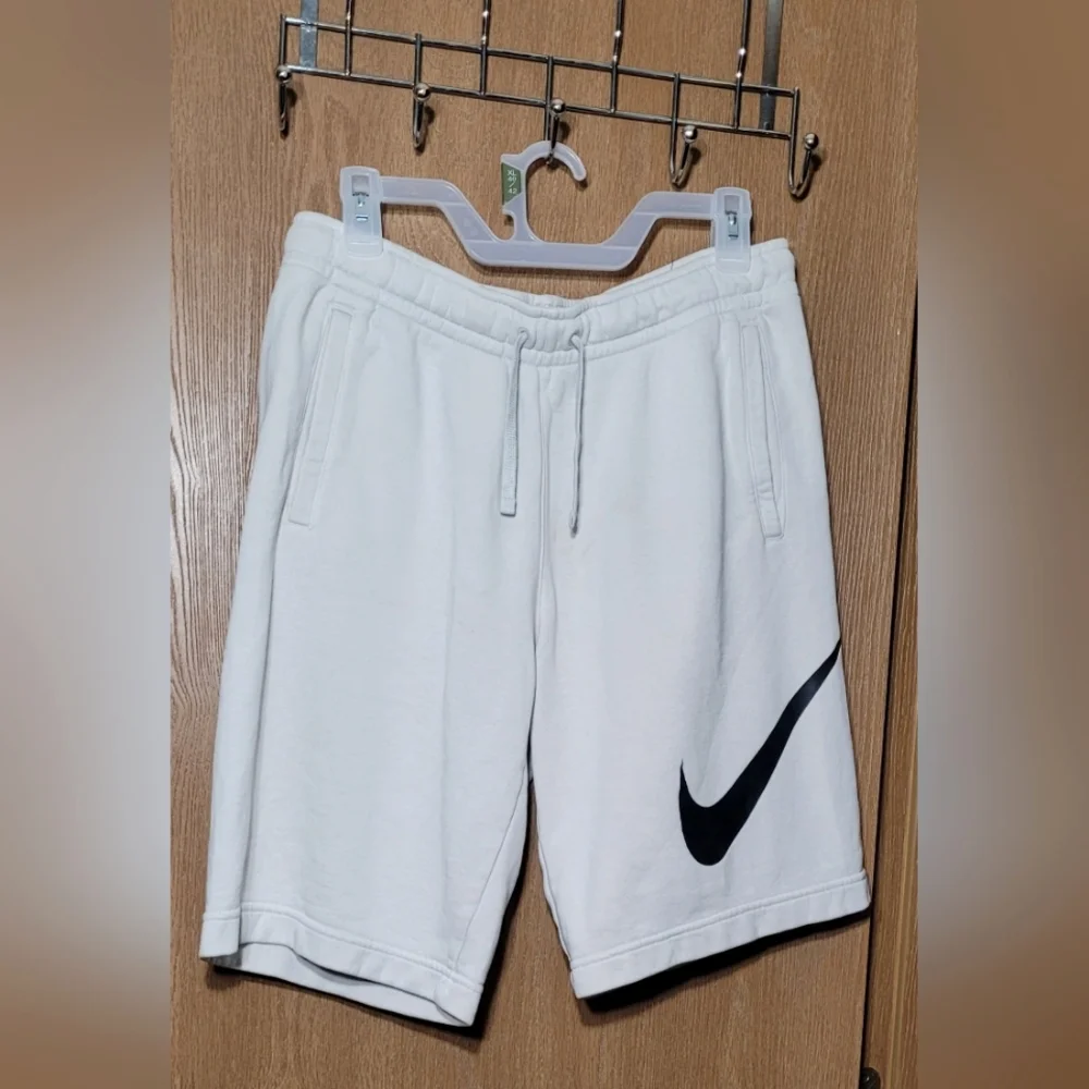 Nike beige black