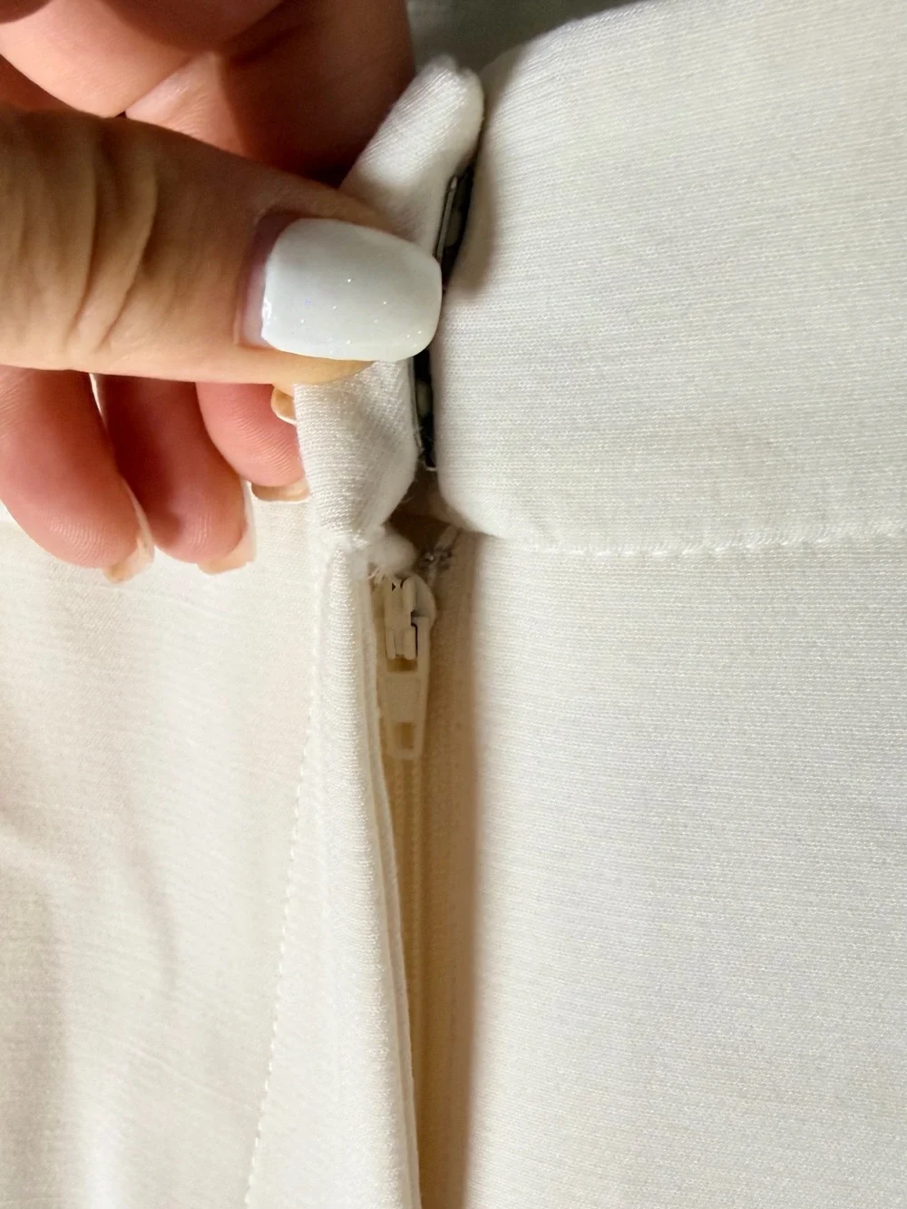 525 PANTS SIZE 4