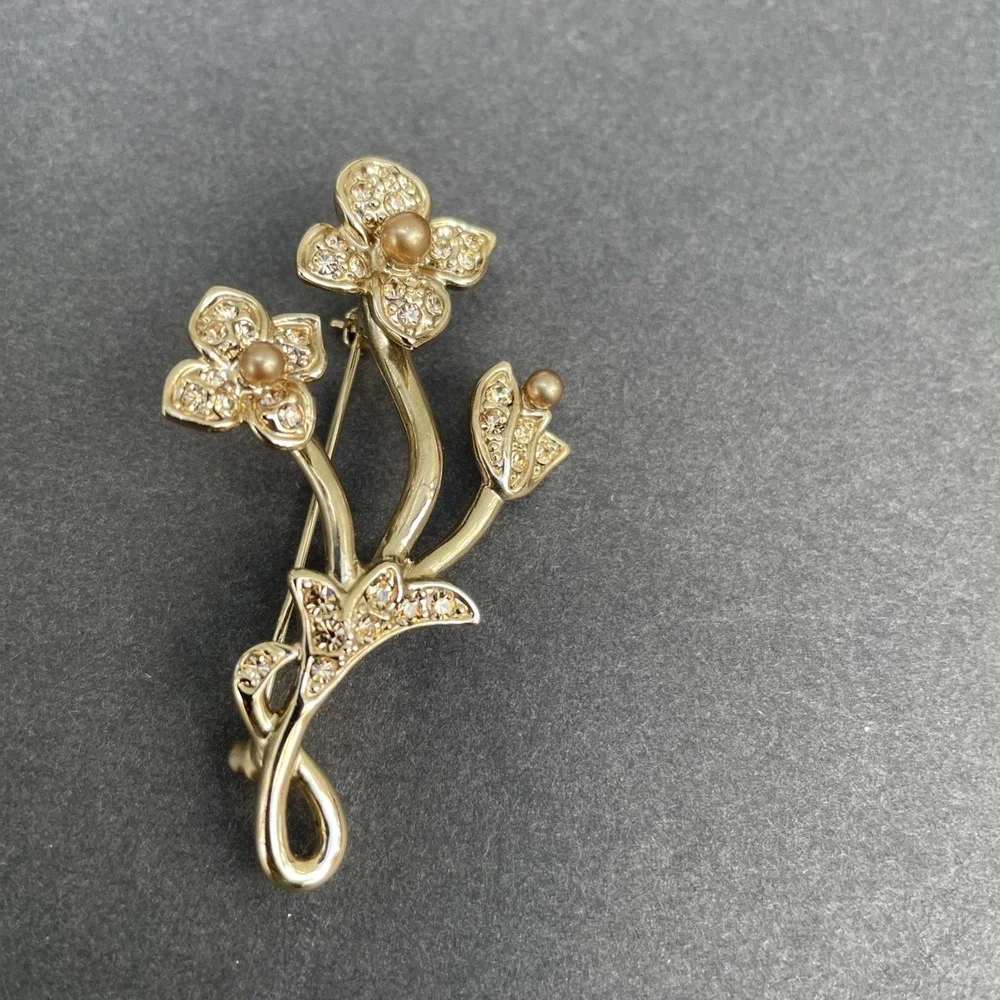 Monet Brooches Women Gold tone Flower‎ Pearl Rhiestone event party