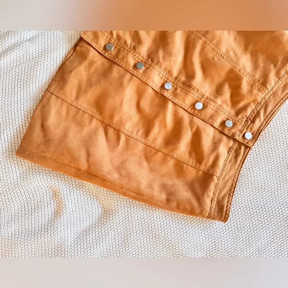 Divided stylish camel button