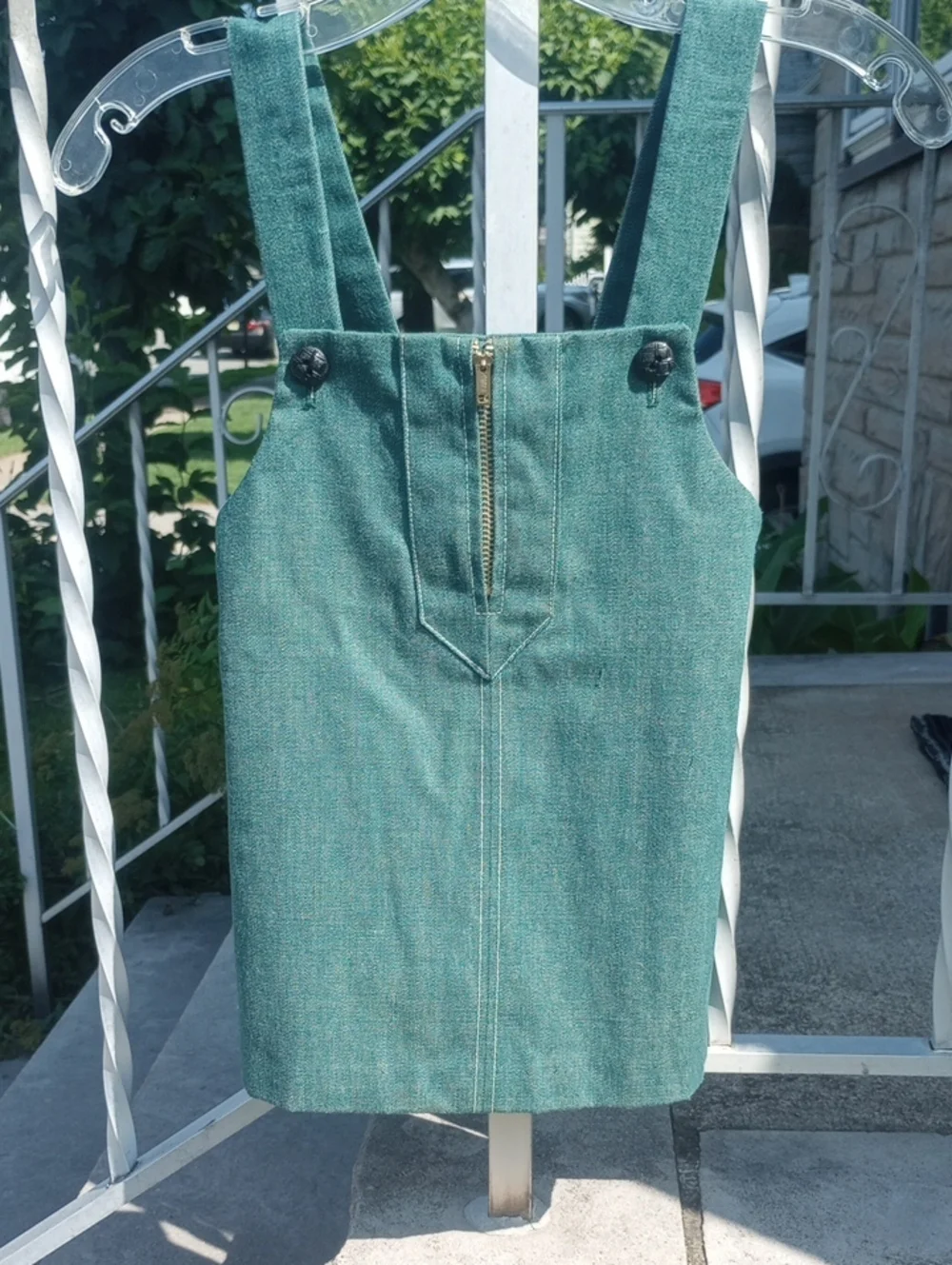 N/A girl green