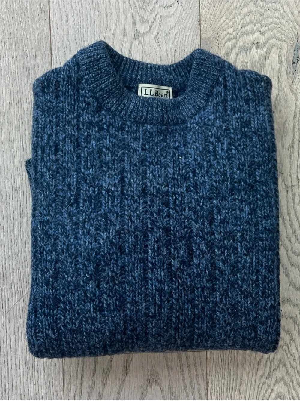 L.L. Bean Vintage Lambswool Crewneck Sweater in Blue Size M