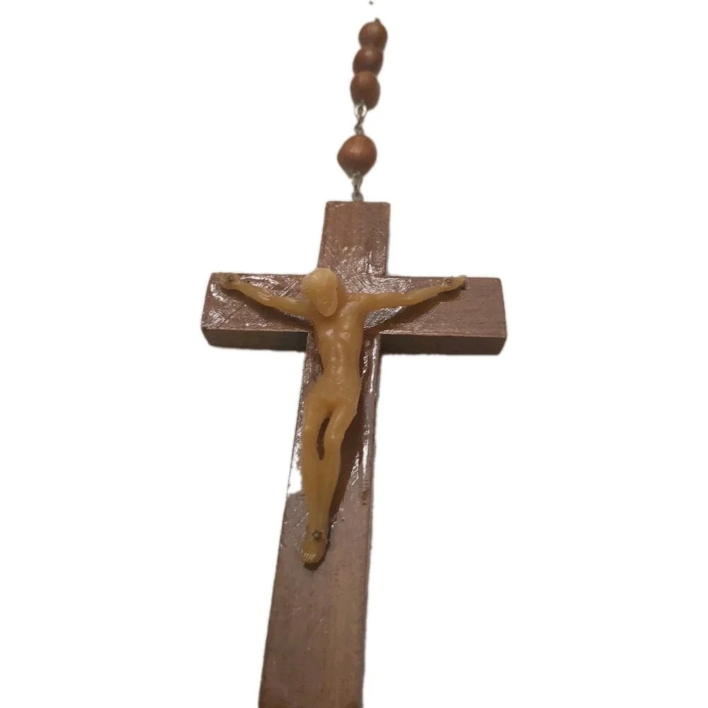 N/A features rosary indicates