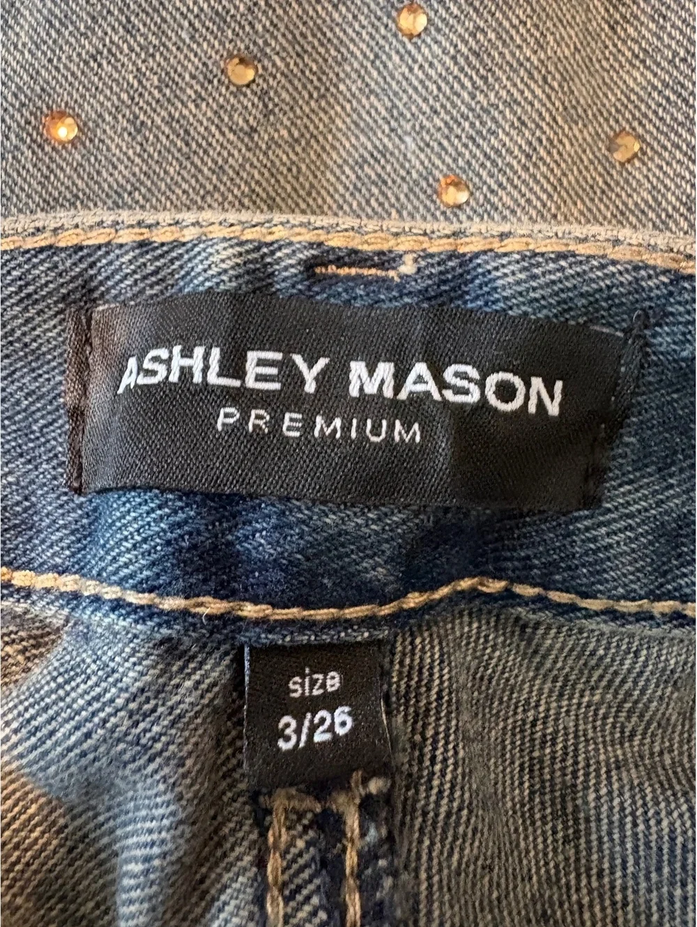 Ashley Mason stylish come
