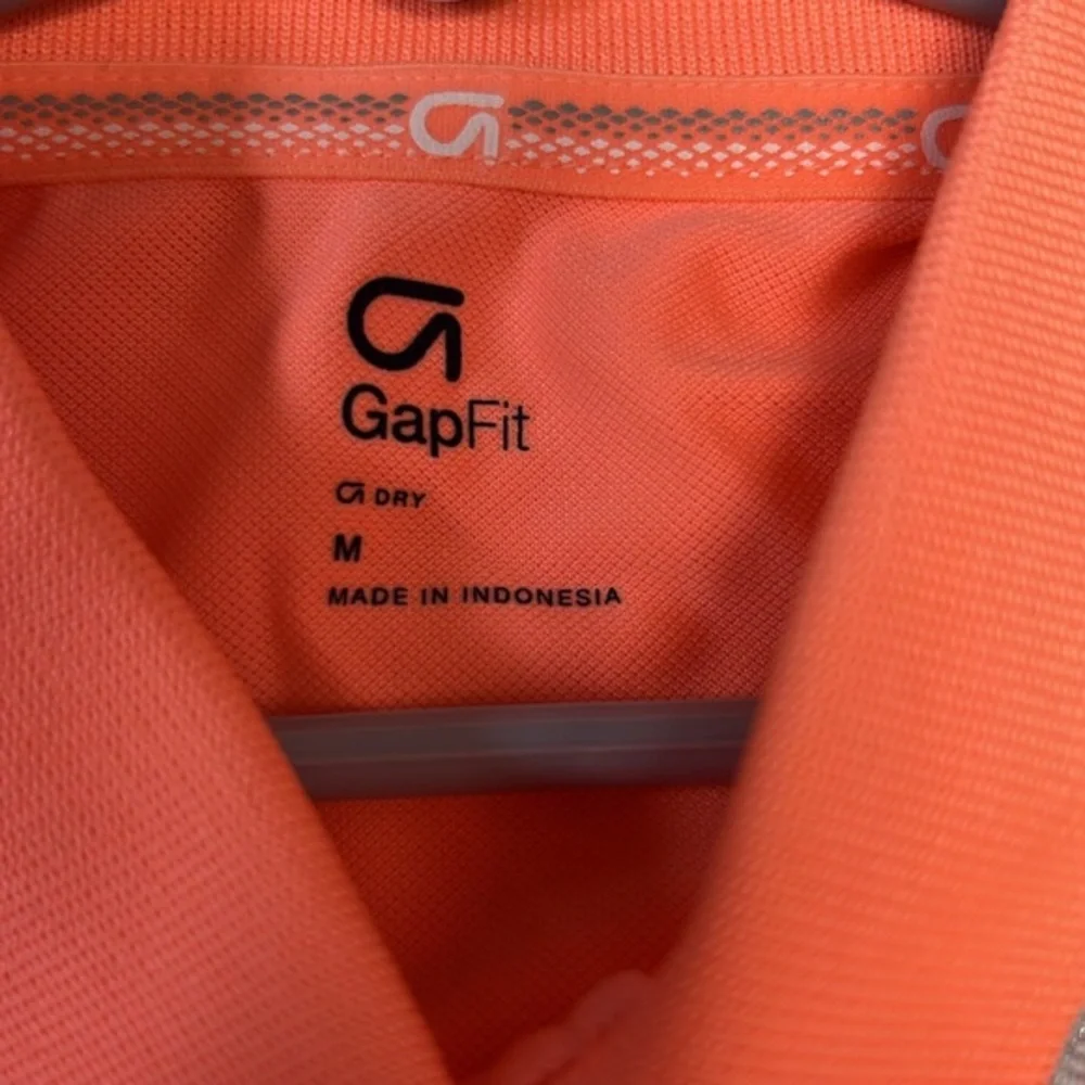 GAP girls collared