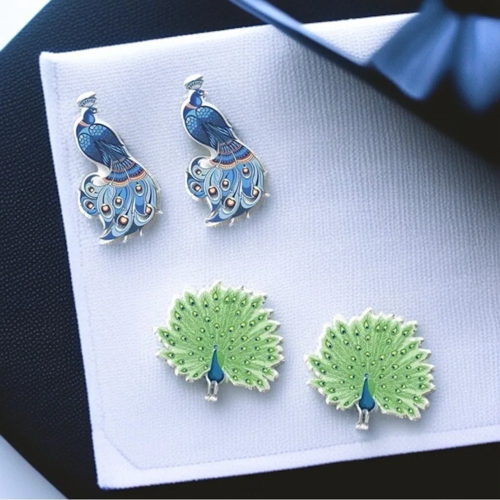 Peacock Pizzazz: Dazzling Studs for Every Style! NWT Stud Earrings I Gift 🦚