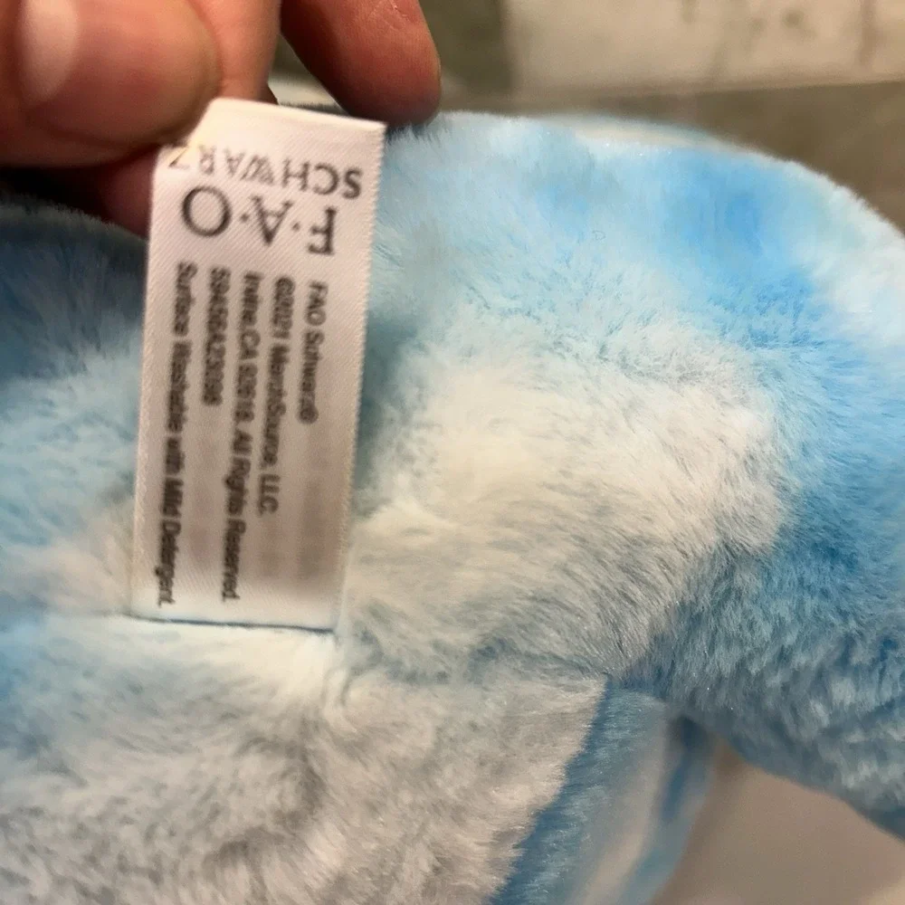 FAO Schwarz make roar pair