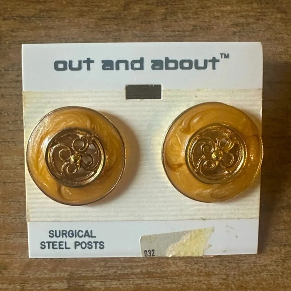 Vintage Out & About Tan Glazed & Gold Tone Clover Post Earrings