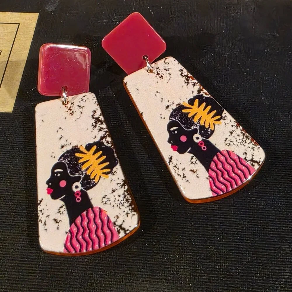 Retro 80s Style Artsy African Woman Vintage Lucite Pendant Dangle earrings