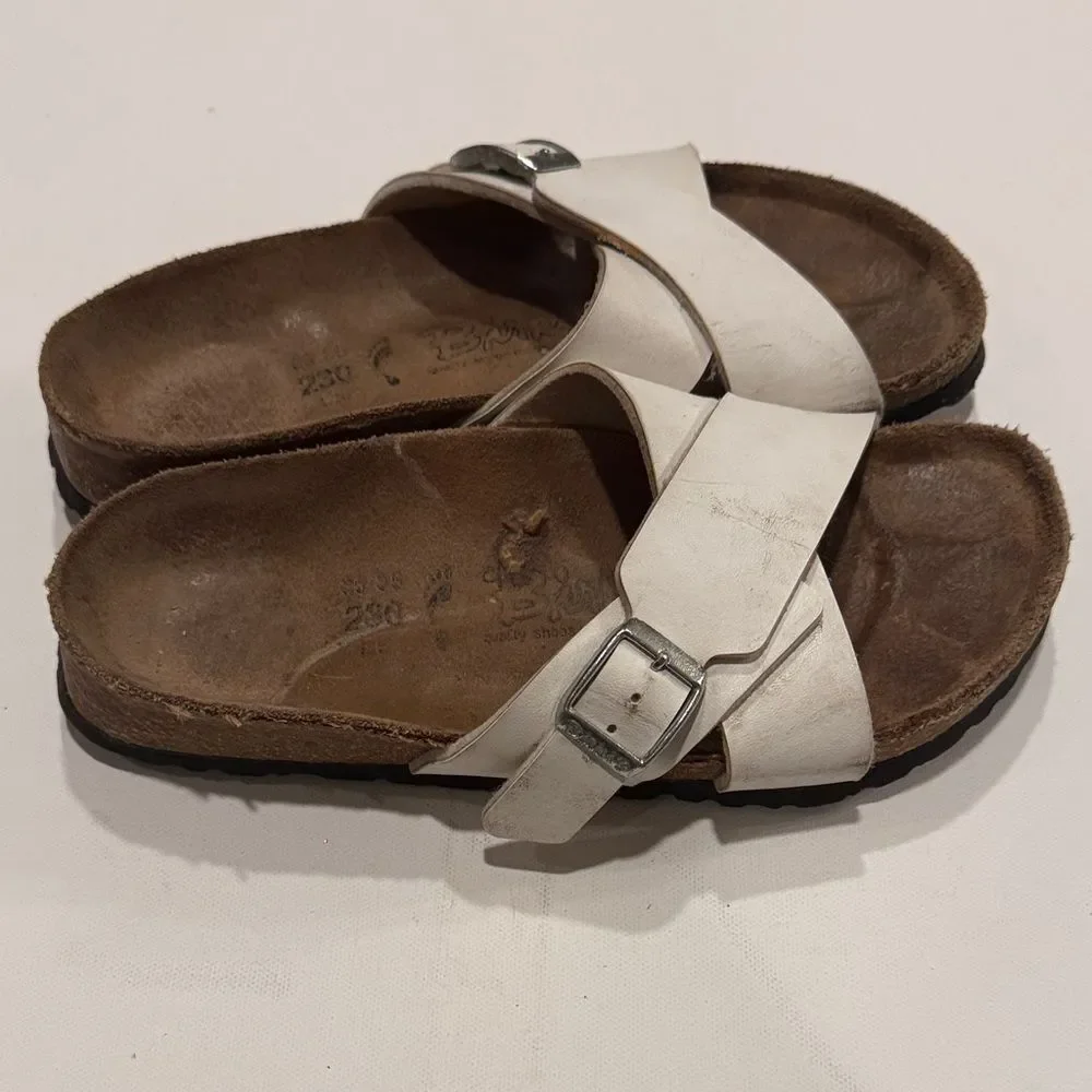 Birkenstock buckles sandals