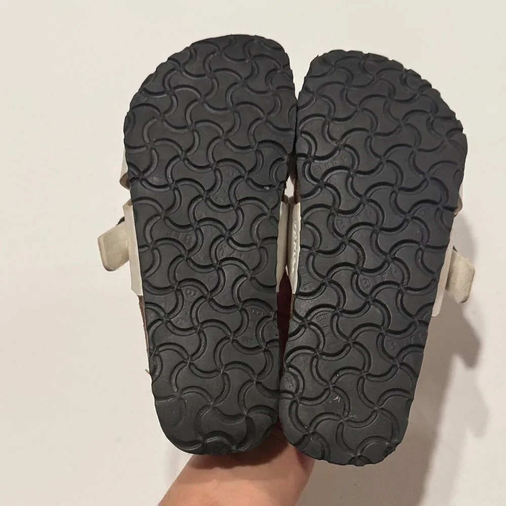 Birkenstock features buckles white