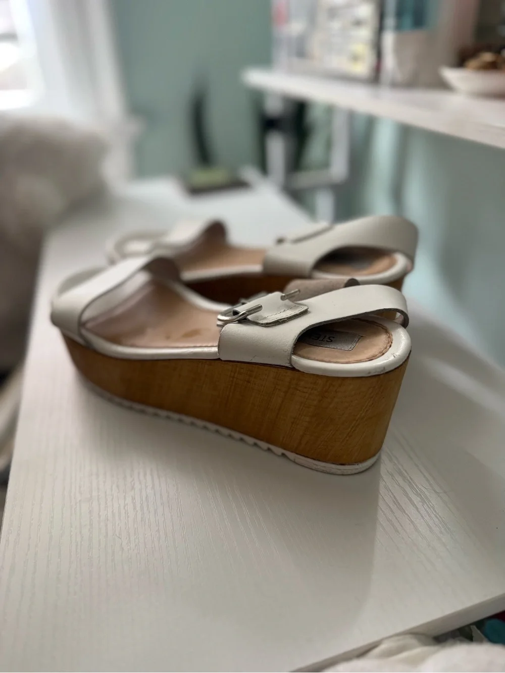 Steve Madden buckle slightly photos