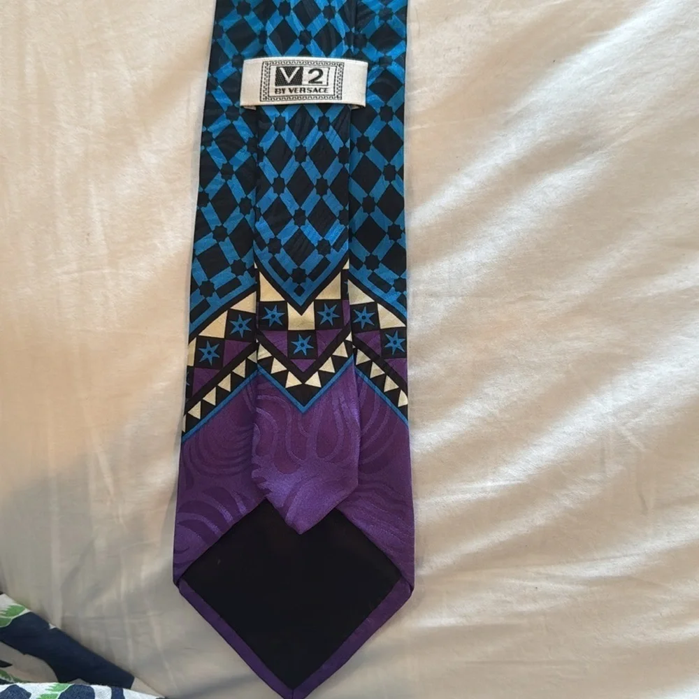 Versace V2 100% silk tie. Made in Italy