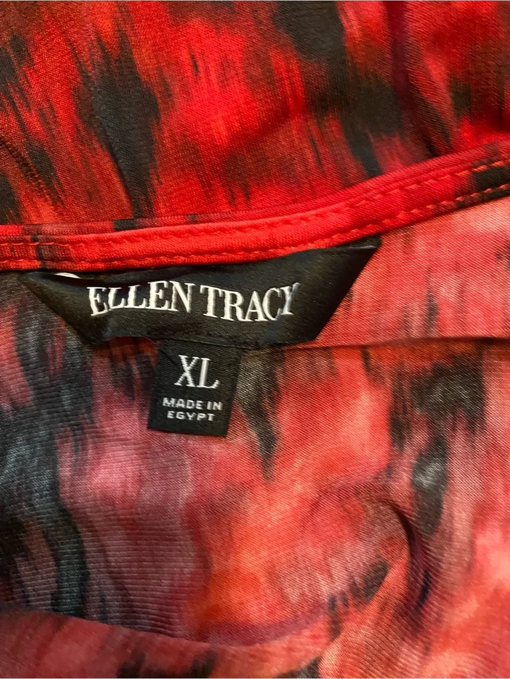 Ellen Tracy smoke free