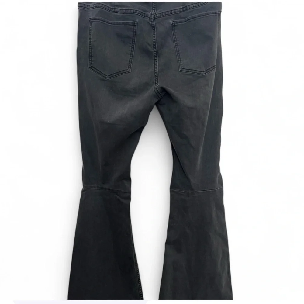 Free People Stonewash Black Stretch Pull On Flare Leg Jeans size 31