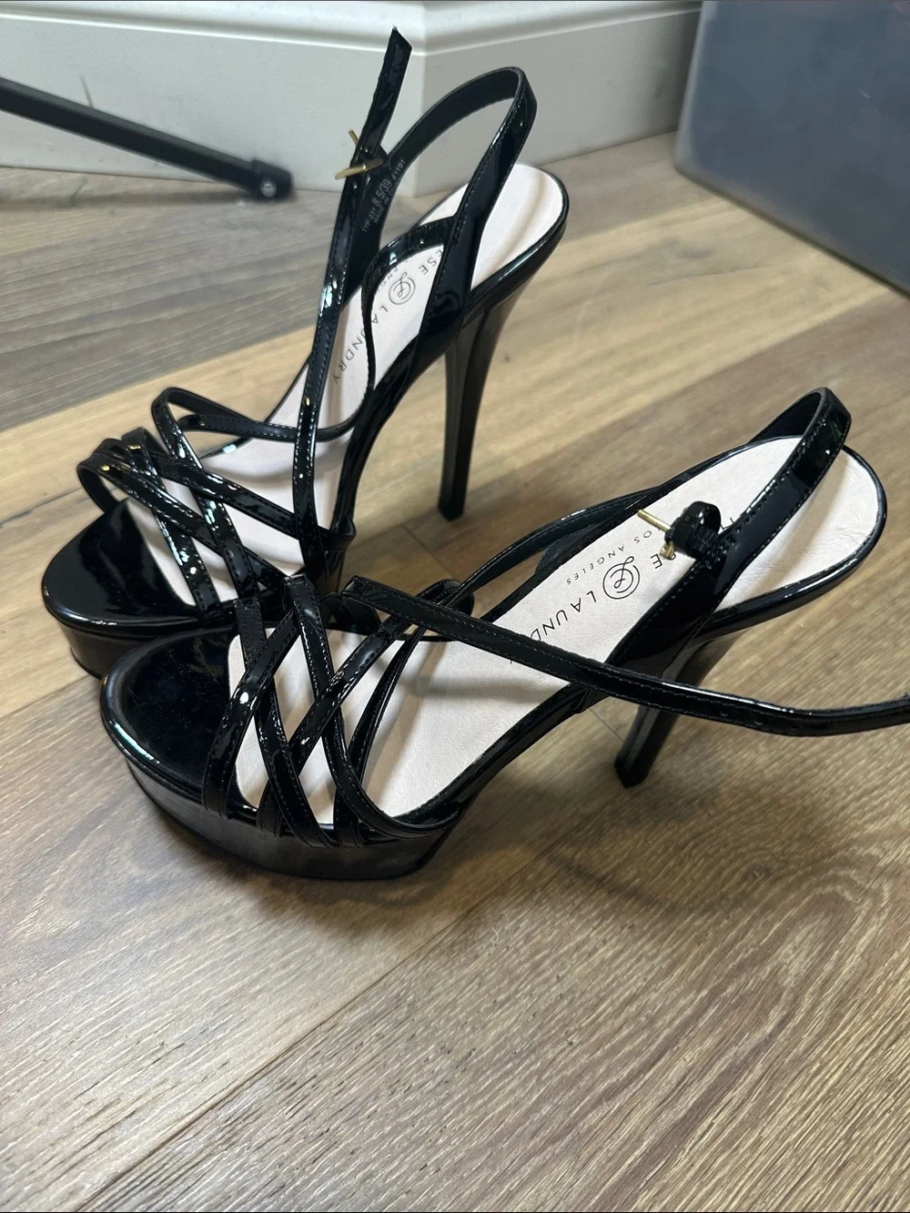 Chinese Laundry glossy black