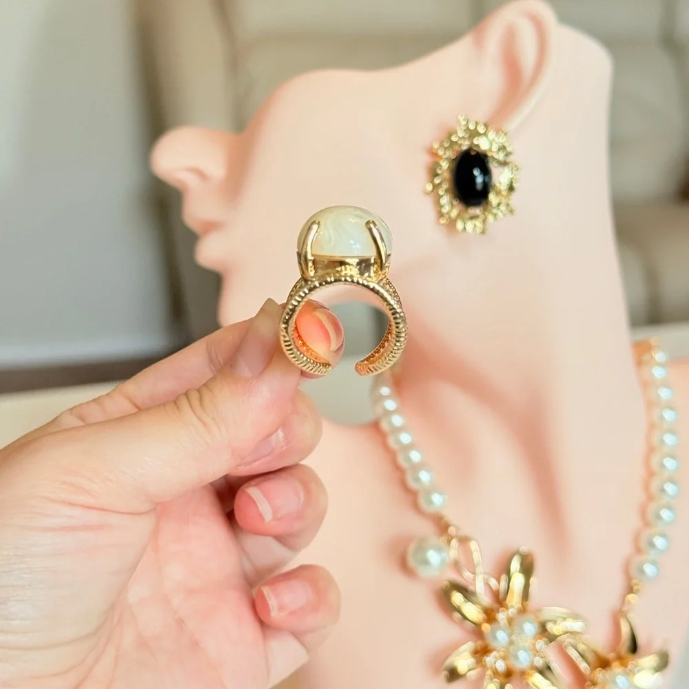 Zara metal classic style