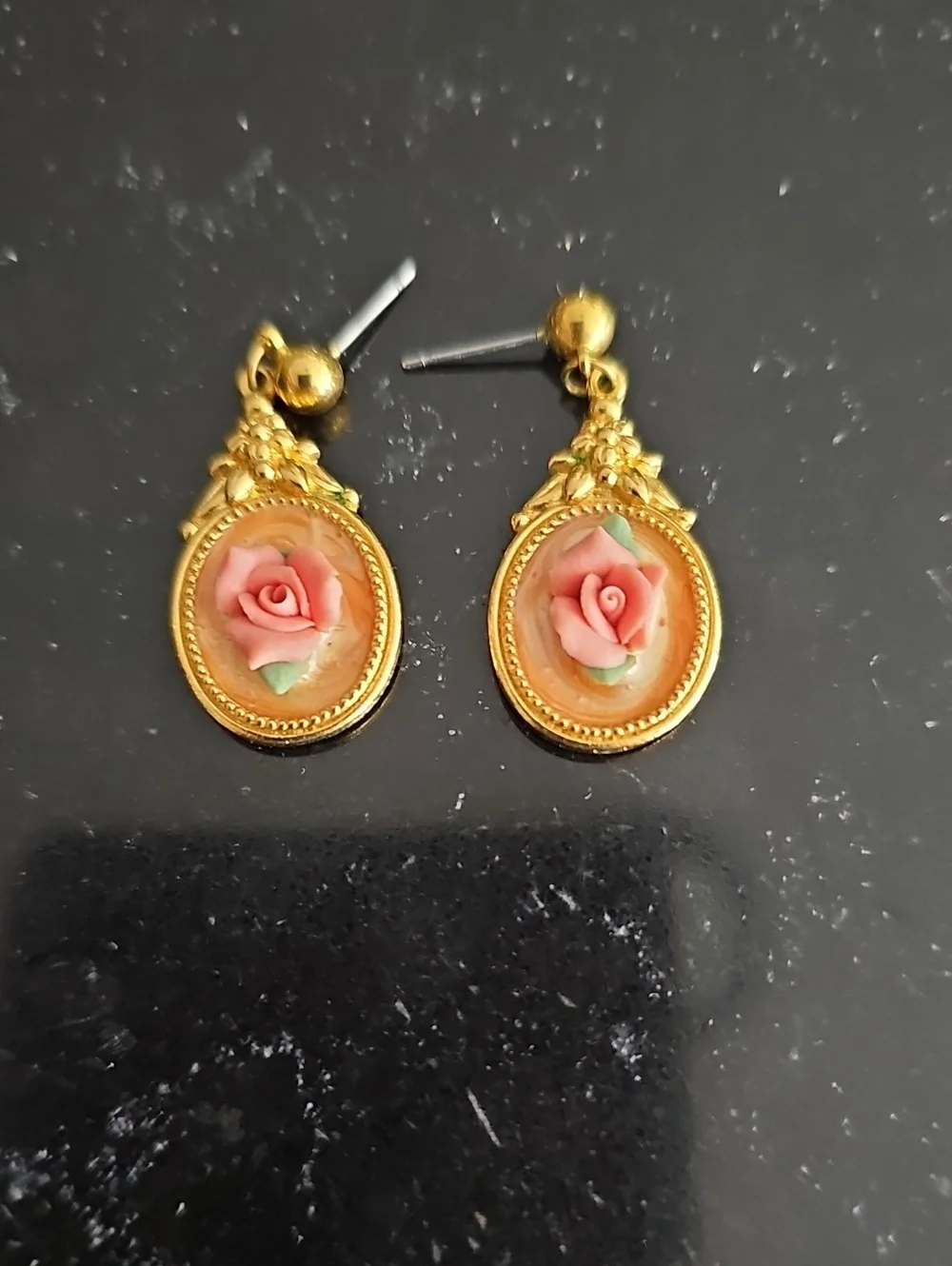 Vintage 1989 Avon Victoria Rose Earrings