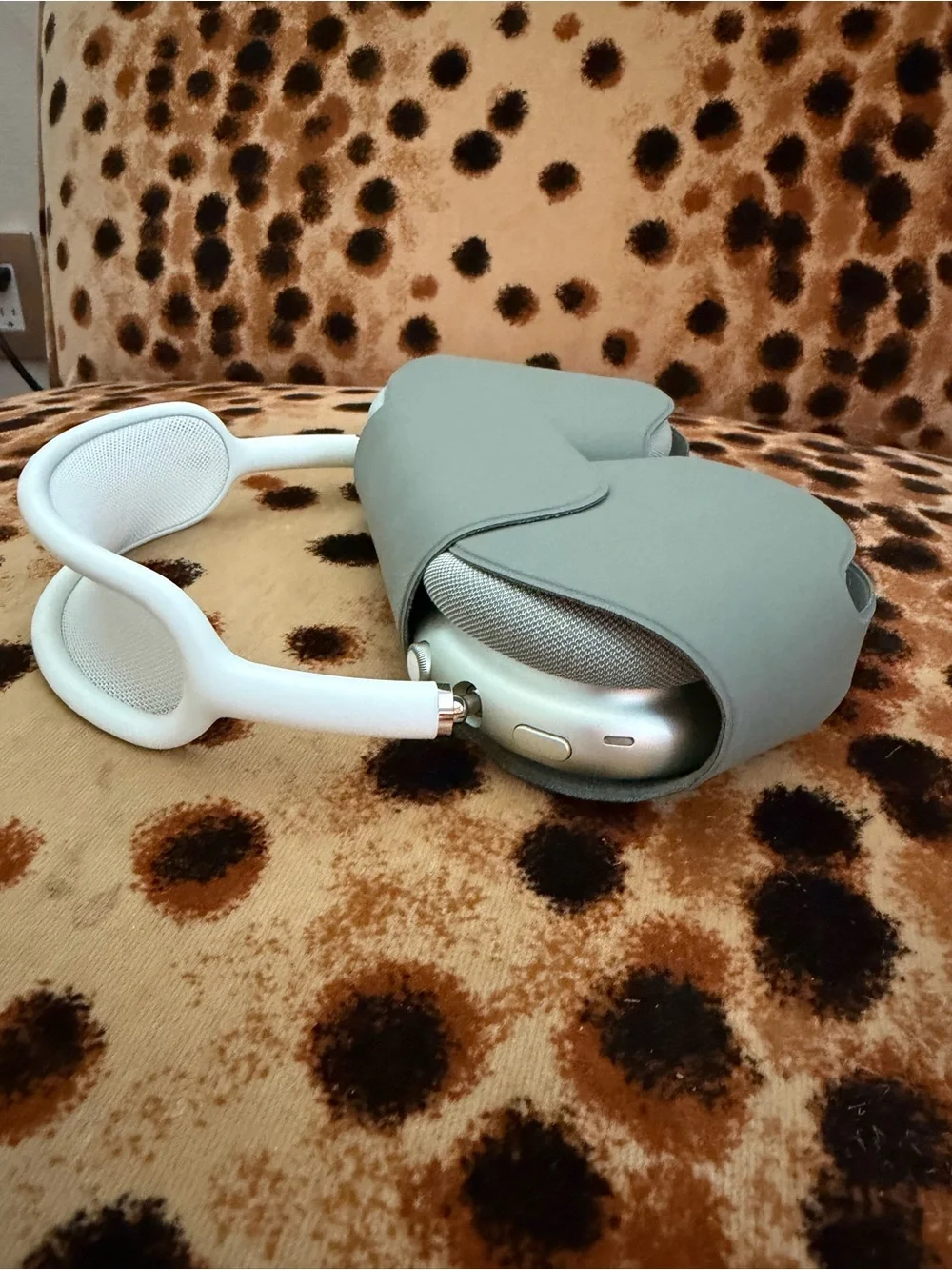 Apple never worn