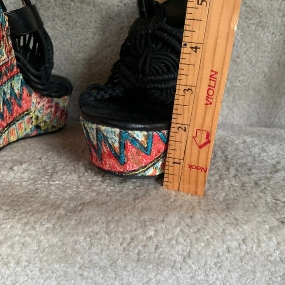 Mojo Moxy party wedge