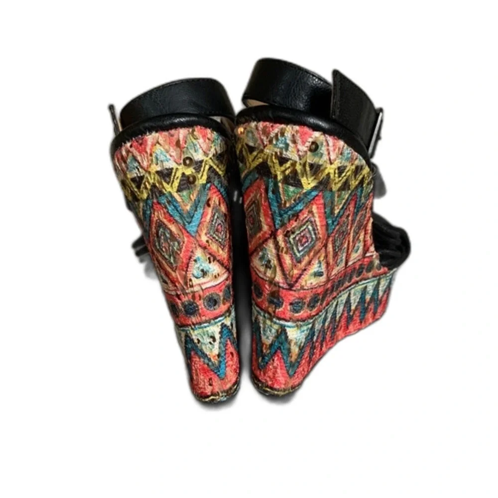 Mojo Moxy platform versatile