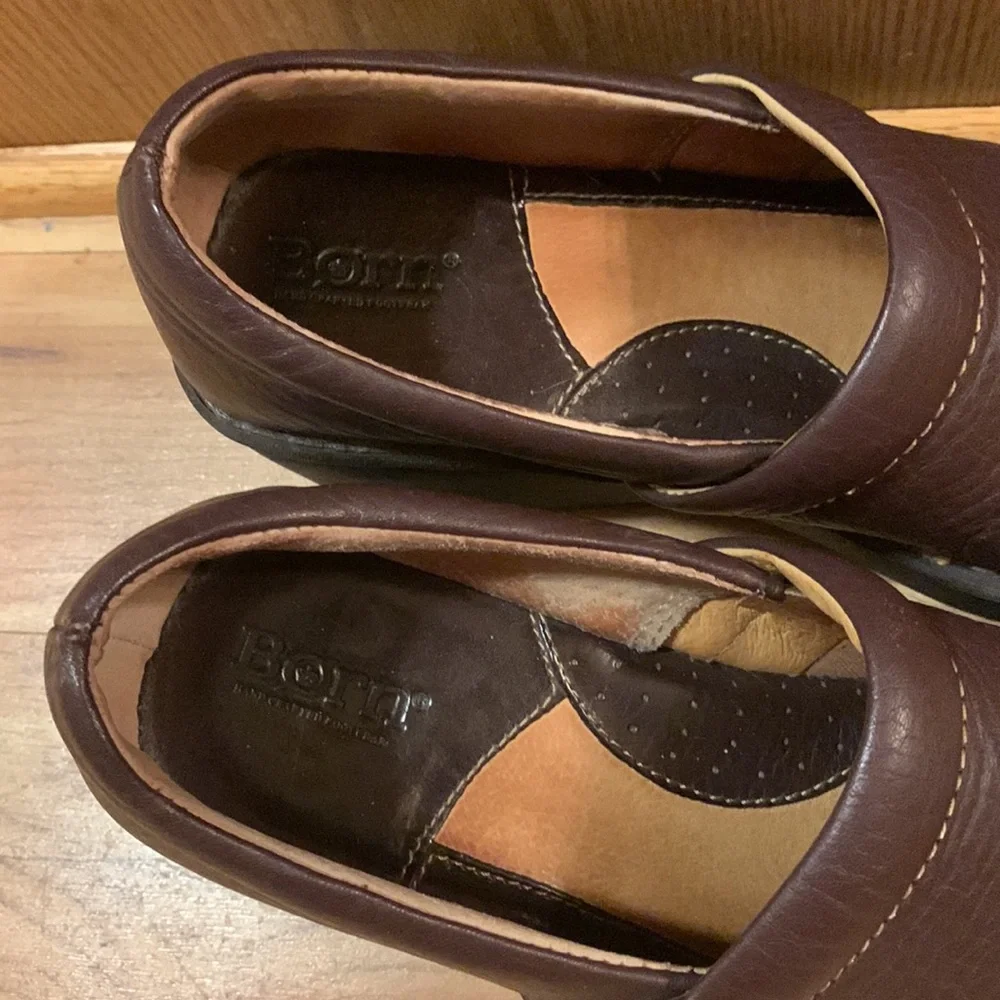 Born size 39 / 8 slip on brown pebbled leather 2.25” wedge shoes loafers EUC