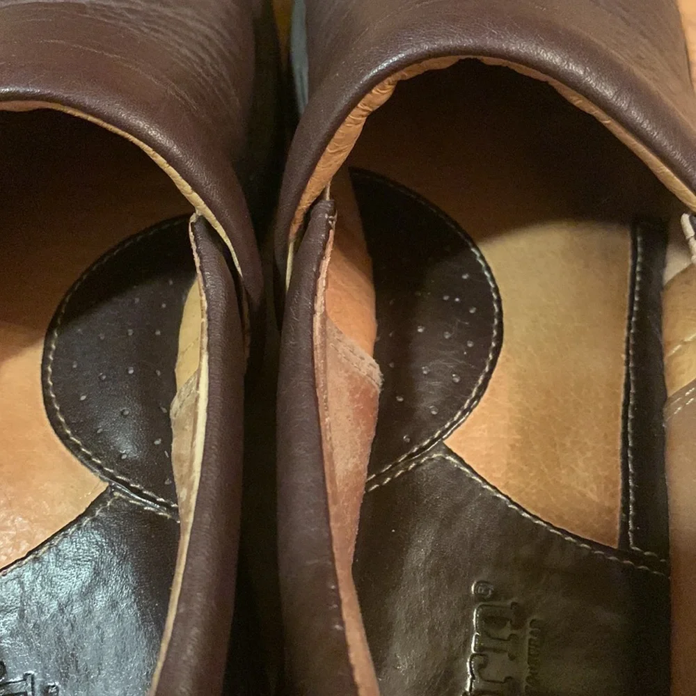 Born size 39 / 8 slip on brown pebbled leather 2.25” wedge shoes loafers EUC