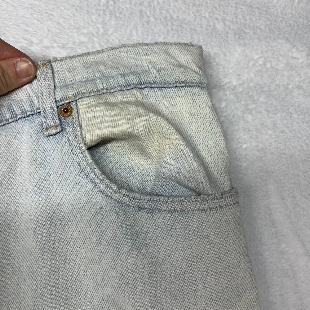 Levis detail leg