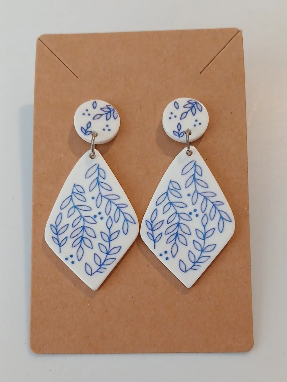 Fashion Jewelry White Drop Earrings with Blue Leaf Design