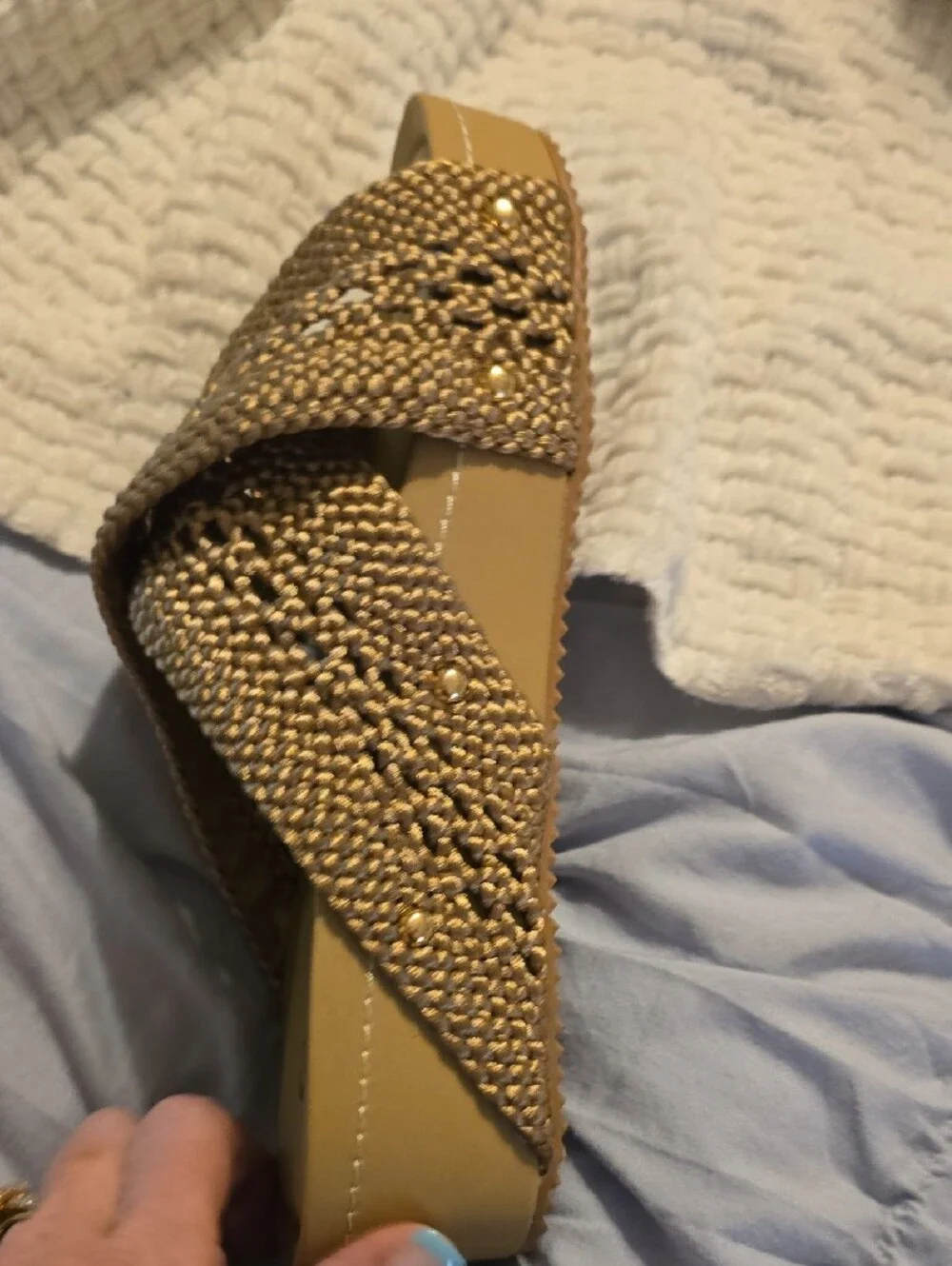 N/A footbed provides cross