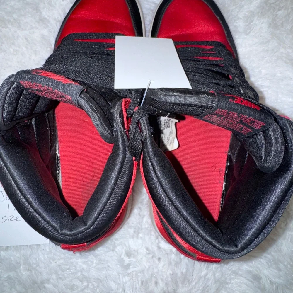 Jordan 1 Mid SE Mens Size 8 Black Red Good Satin Bred FD4810-061
