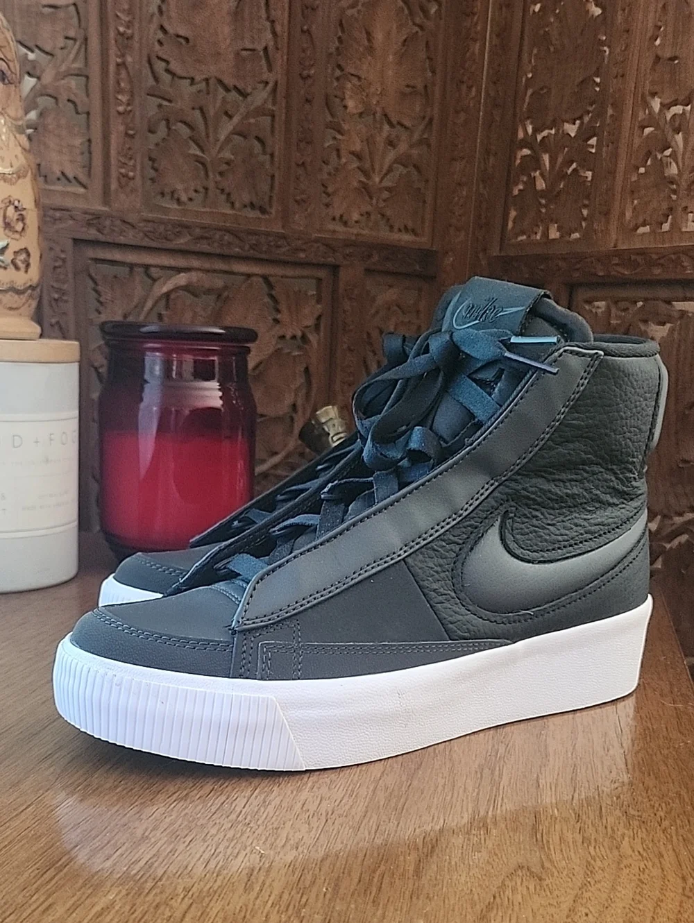 Nike Mid-Top Women. Super Clean!
