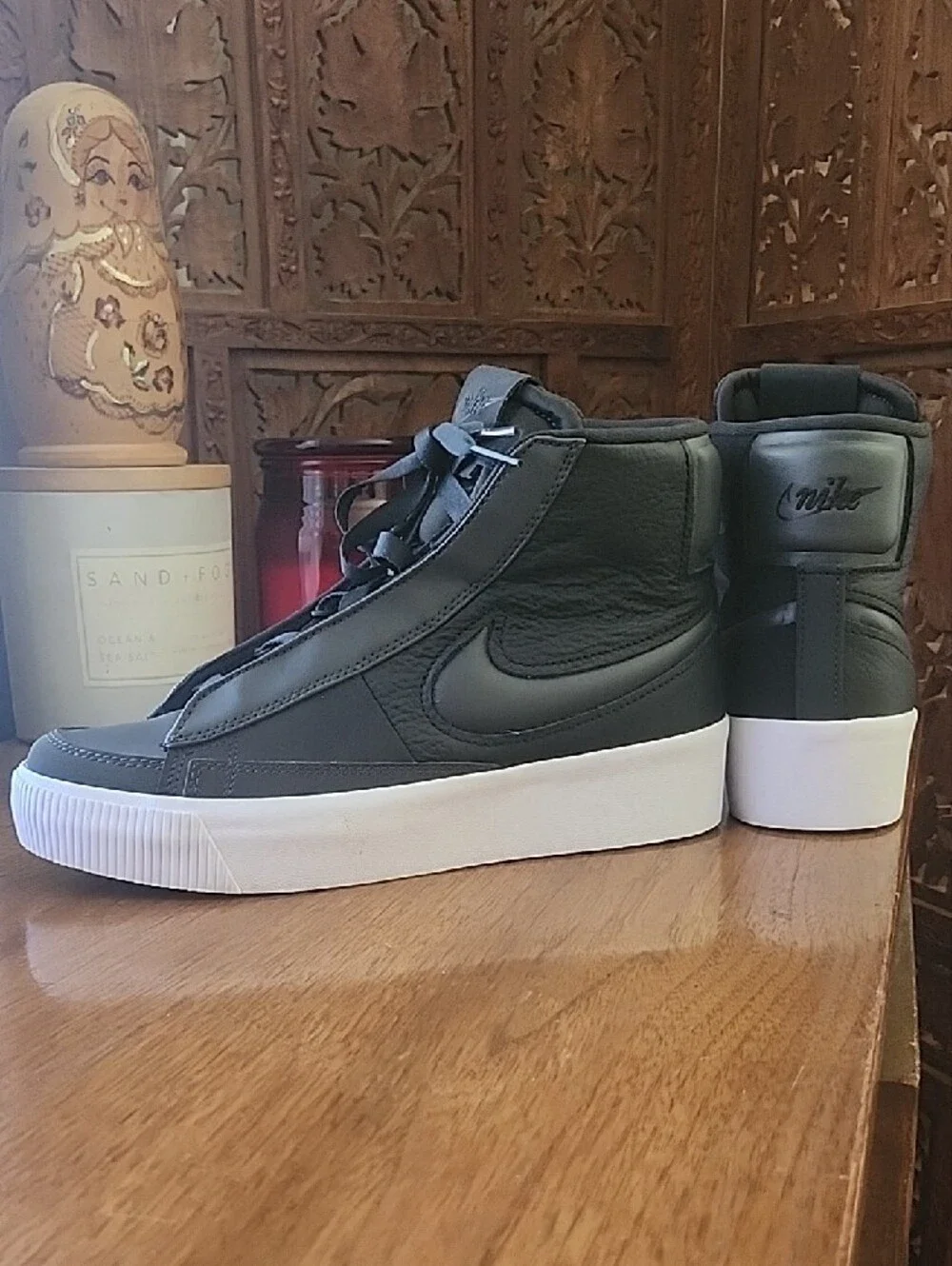 Nike modern mid