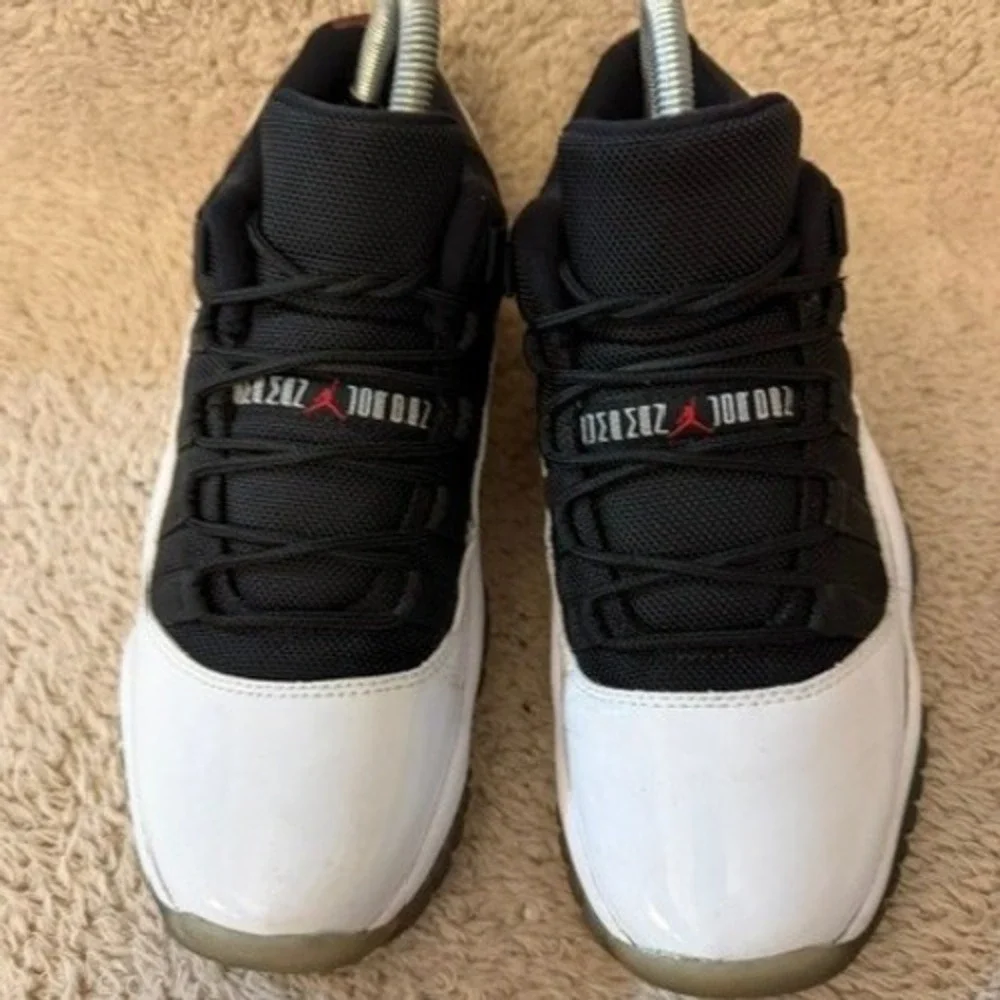 Jordan 11 Retro Low Tuxedo Kids Black White Patent Leather 528896-110 Size 6Y