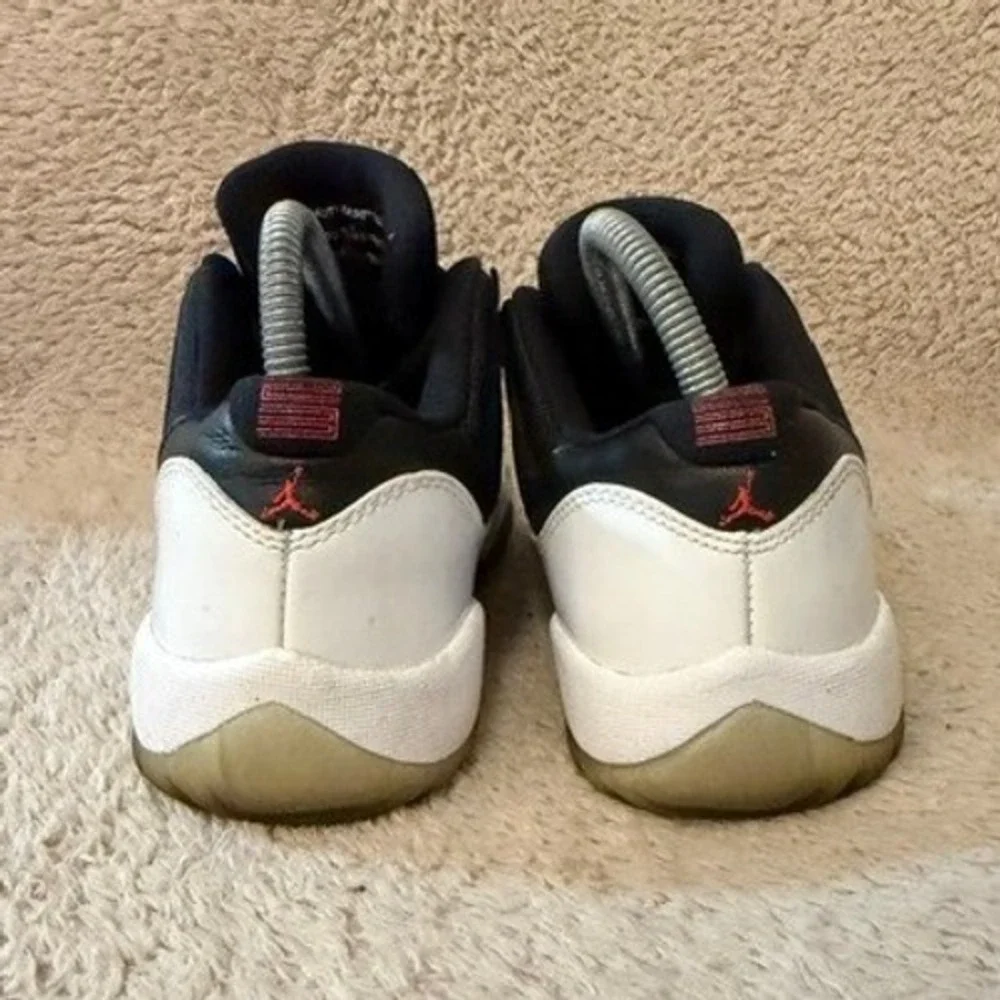 Jordan 11 Retro Low Tuxedo Kids Black White Patent Leather 528896-110 Size 6Y