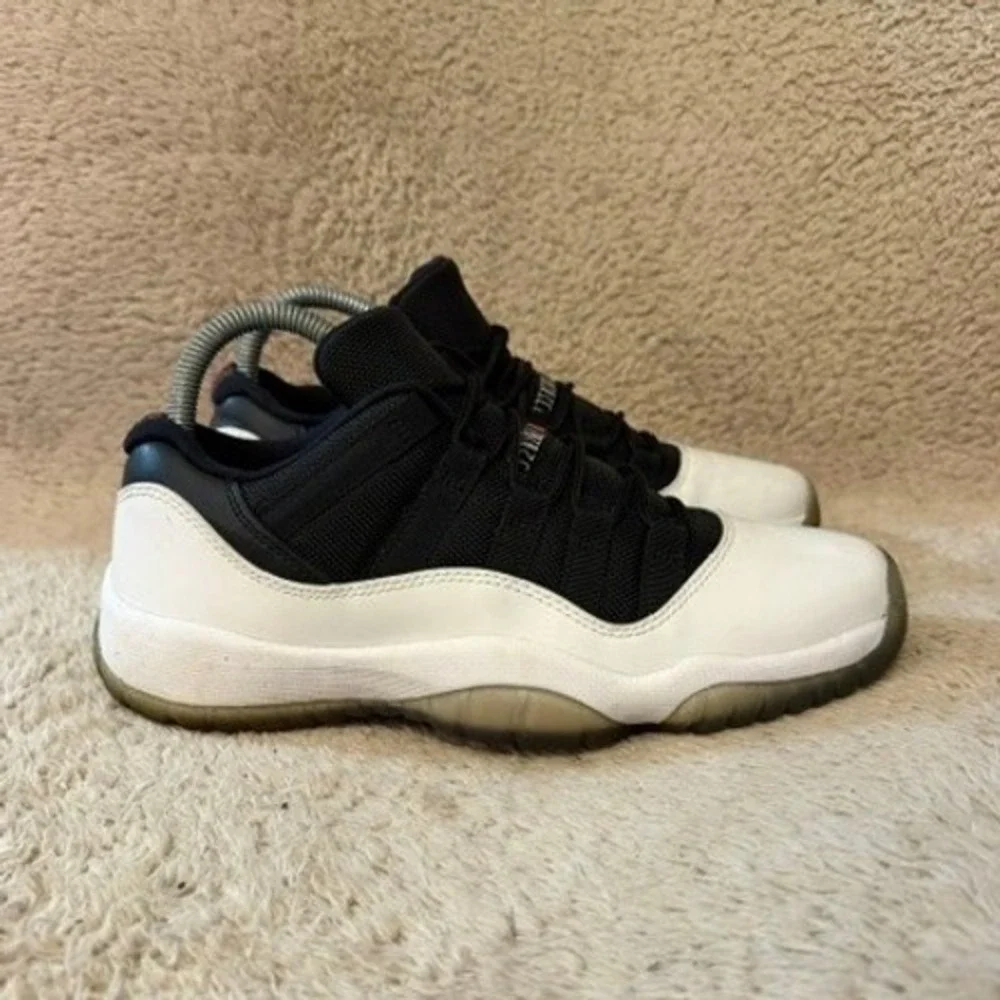 Jordan 11 Retro Low Tuxedo Kids Black White Patent Leather 528896-110 Size 6Y
